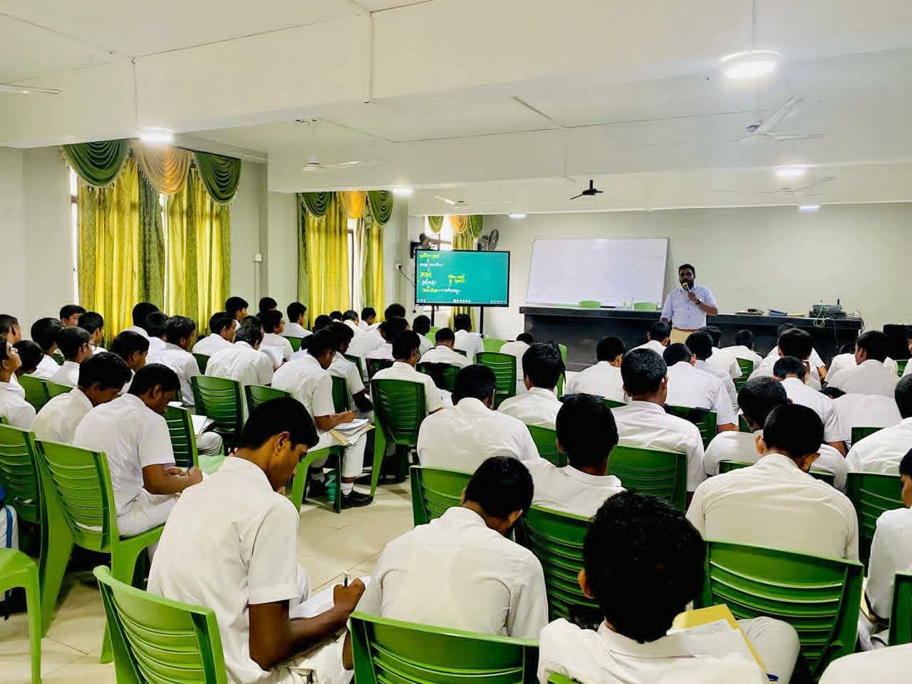 Ranuka Perera conducting a school mathematics seminar